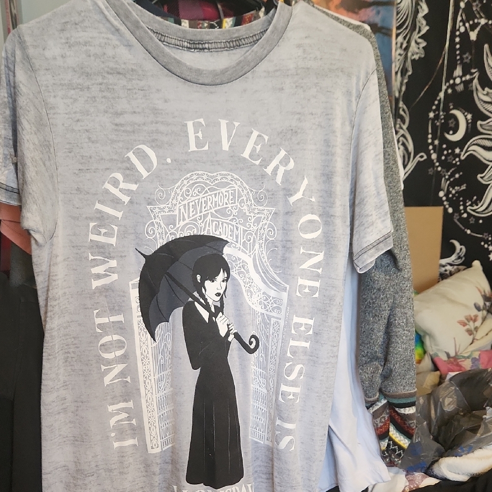Gray Graphic T-Shirt with Umbrella Design